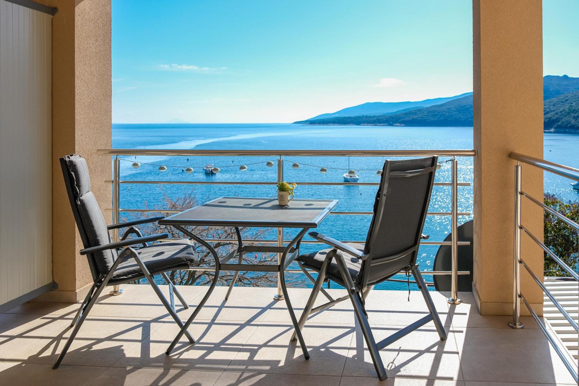 Studio Apartment Above Promenade W Terrace & Parking Rabac Exterior photo